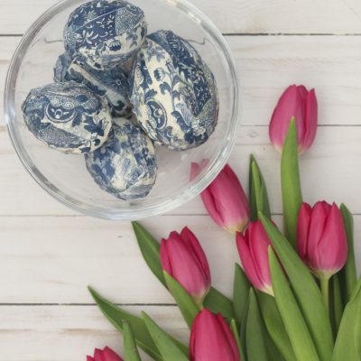 How to Make Easy Chinoiserie Blue and White Easter Eggs