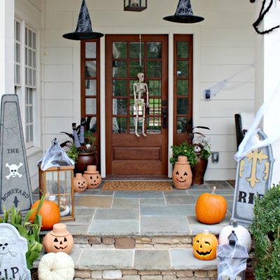 A Halloween Front Porch So Cute, It’s Scary!